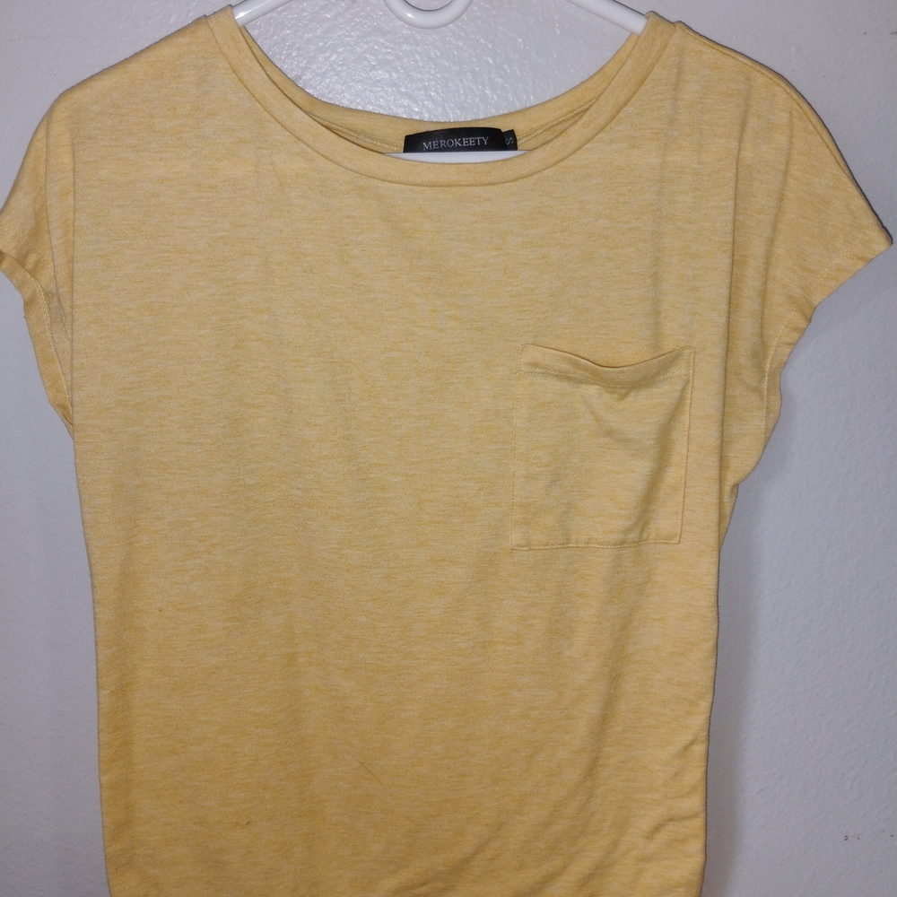 MEROKEETY Womens Short Sleeve Tee in Yellow
